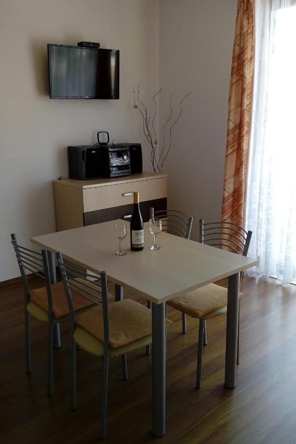 Apartments With A Parking Space Igrane, Makarska - 13535 エクステリア 写真